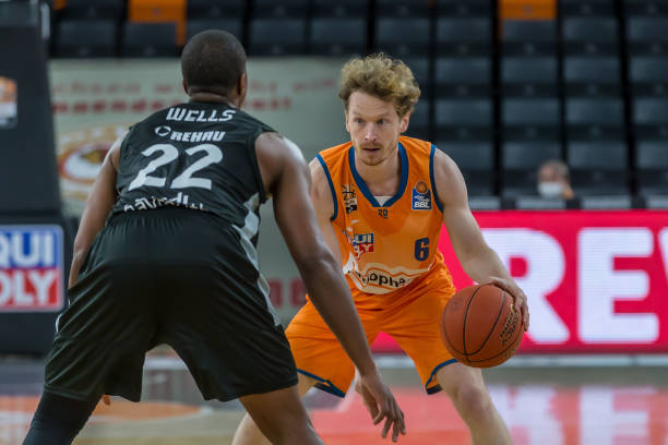 则更偏向于 则更偏向于